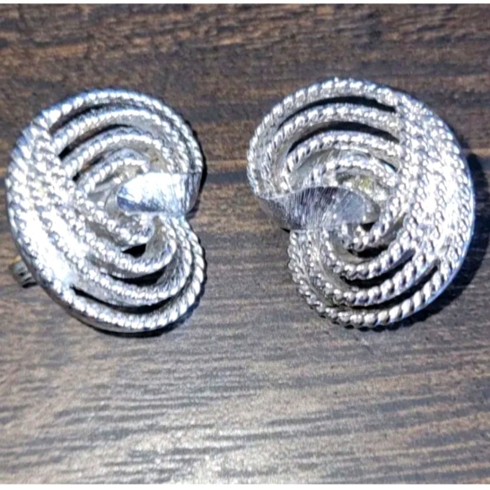 Vtg Endless Knot Monet Earrings Silver Tone Clip On Textured